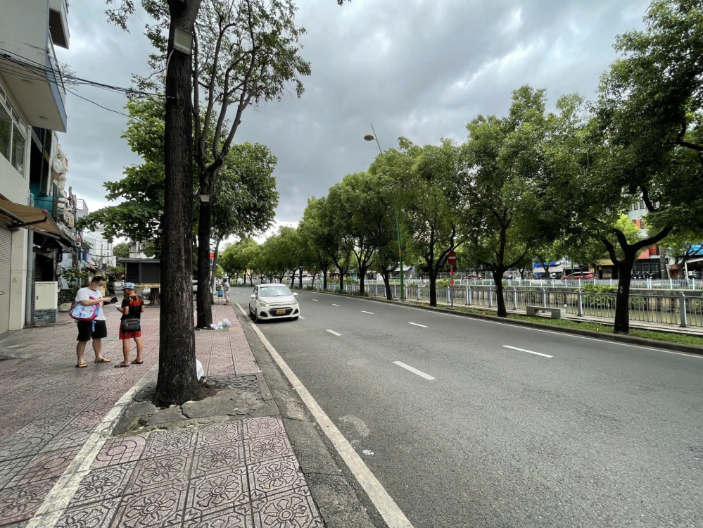 [ TÂN BÌNH ] Trường Sa - MẶT TIỀN THỤT XE HƠI TỚI NHÀ - CHO THUÊ 20TR/THÁNG - THÔNG SỐ VÀNG NGANG KHỦNG 4.8 - KHÔNG LỘ GIỚI QUY HOẠCH - GIÁ CHỈ 6.xxx🧄