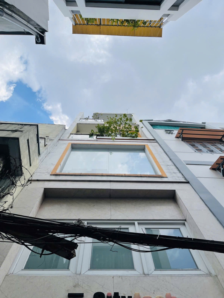 [ TÂN BÌNH ] Lý Thường Kiệt - NHÀ ĐẸP Ở LIỀN LUÔN - XE HƠI VÔ NHÀ - 5 TẦNG ĐẸP - LÀM VP PHÒNG KHÁM SPA - GẦN MẶT TIỀN  HẺM XE HƠI ĐẬU CỬA, RẤT ANH NINH SẠCH ĐẸP - CHỐT LIỀN TAY.