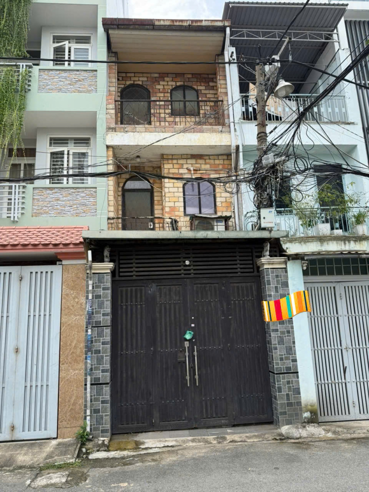 [ TÂN BÌNH ] Hoàng Hoa Thám - BÁN NHÀ 3 TẦNG CŨ – HẺM XE HƠI TRÁNH – HOÀNG HOA THÁM, P12, TÂN BÌNH – GẦN NHÀ GA T3