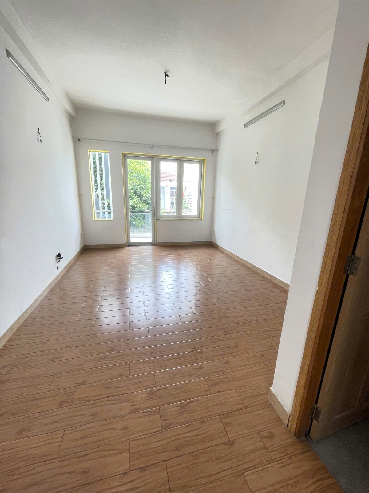 VỊ TRÍ ĐẸP - KINH DOANH ĐA NGHÀNH - NGANG 4m NỞ HẬU - 85m2, CHỈ NHỈNH 100 triệu/M2.