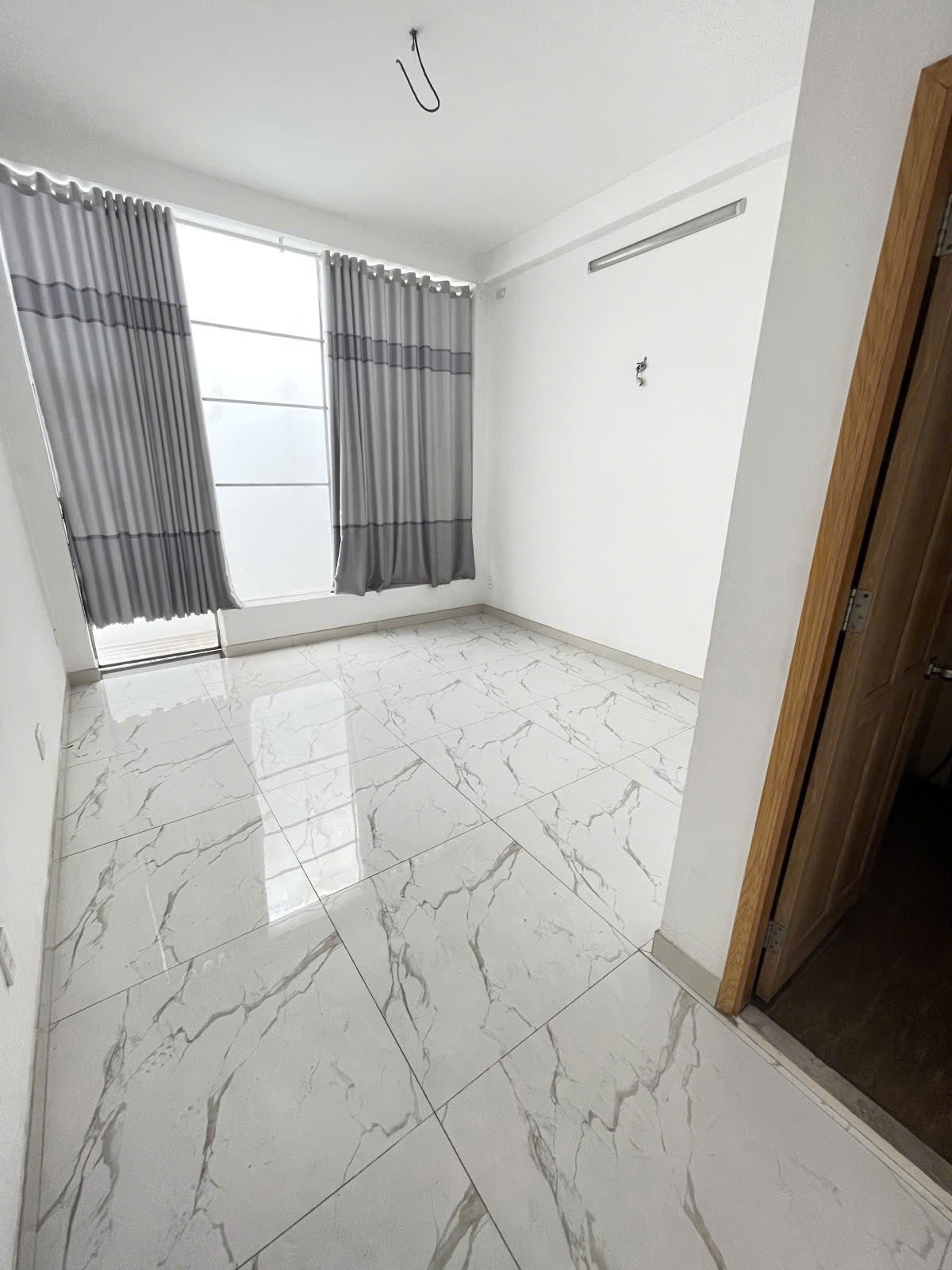 VỊ TRÍ ĐẸP - KINH DOANH ĐA NGHÀNH - NGANG 4m NỞ HẬU - 85m2, CHỈ NHỈNH 100 triệu/M2.