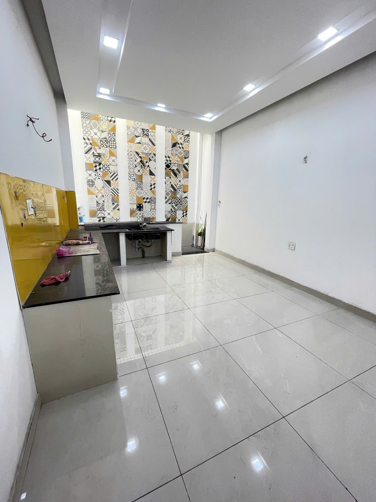 VỊ TRÍ ĐẸP - KINH DOANH ĐA NGHÀNH - NGANG 4m NỞ HẬU - 85m2, CHỈ NHỈNH 100 triệu/M2.