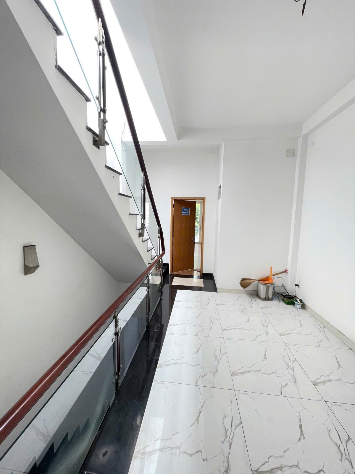 VỊ TRÍ ĐẸP - KINH DOANH ĐA NGHÀNH - NGANG 4m NỞ HẬU - 85m2, CHỈ NHỈNH 100 triệu/M2.