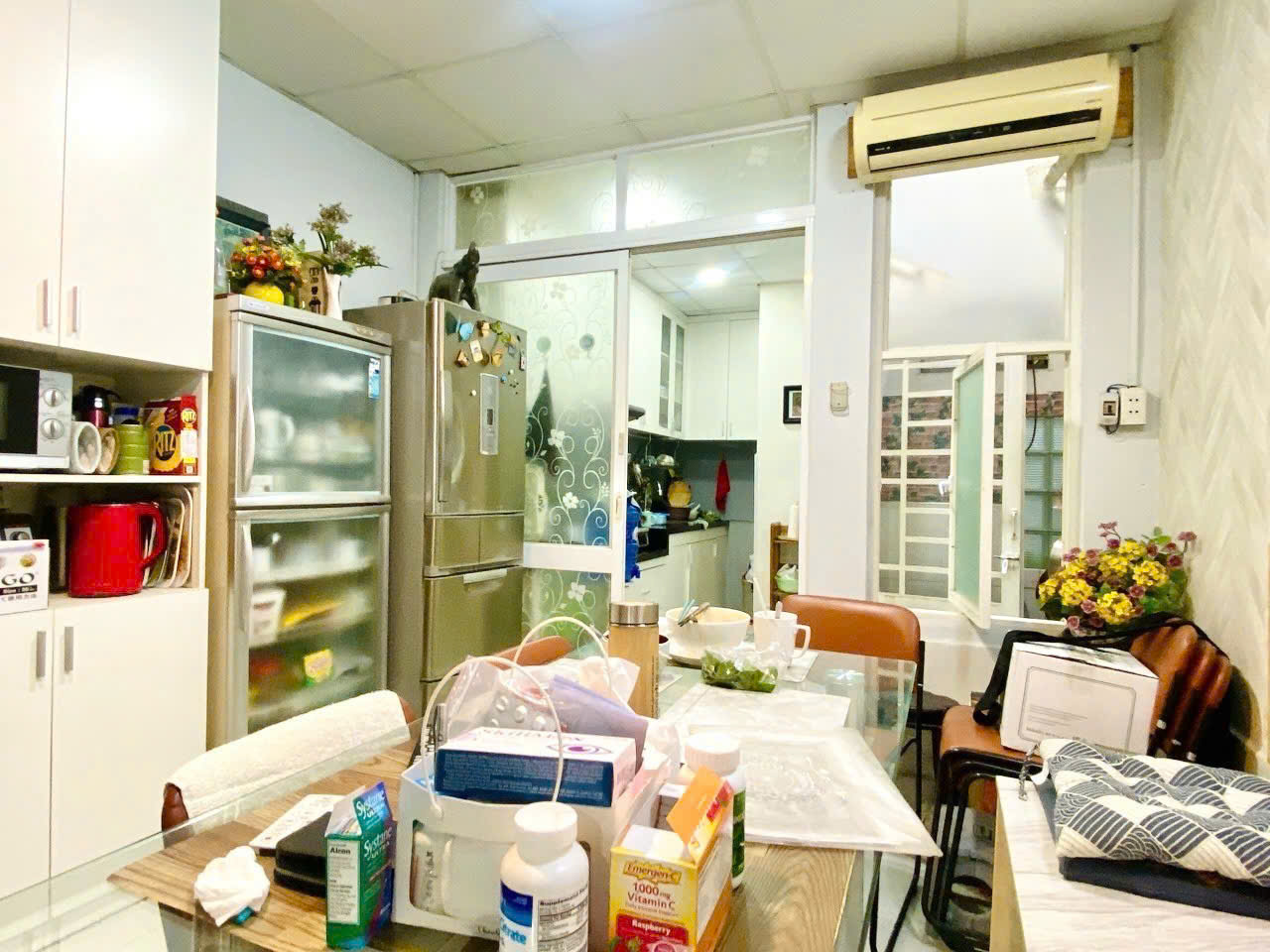 Mặt tiền trước nhà khá lớn, hẻm nhựa sạch sẽ, khu phân lô, khu vực biệt thự toà nhà kinh doanh văn phòng. DT: 10 x 20 - Giá 31 tỷ TL