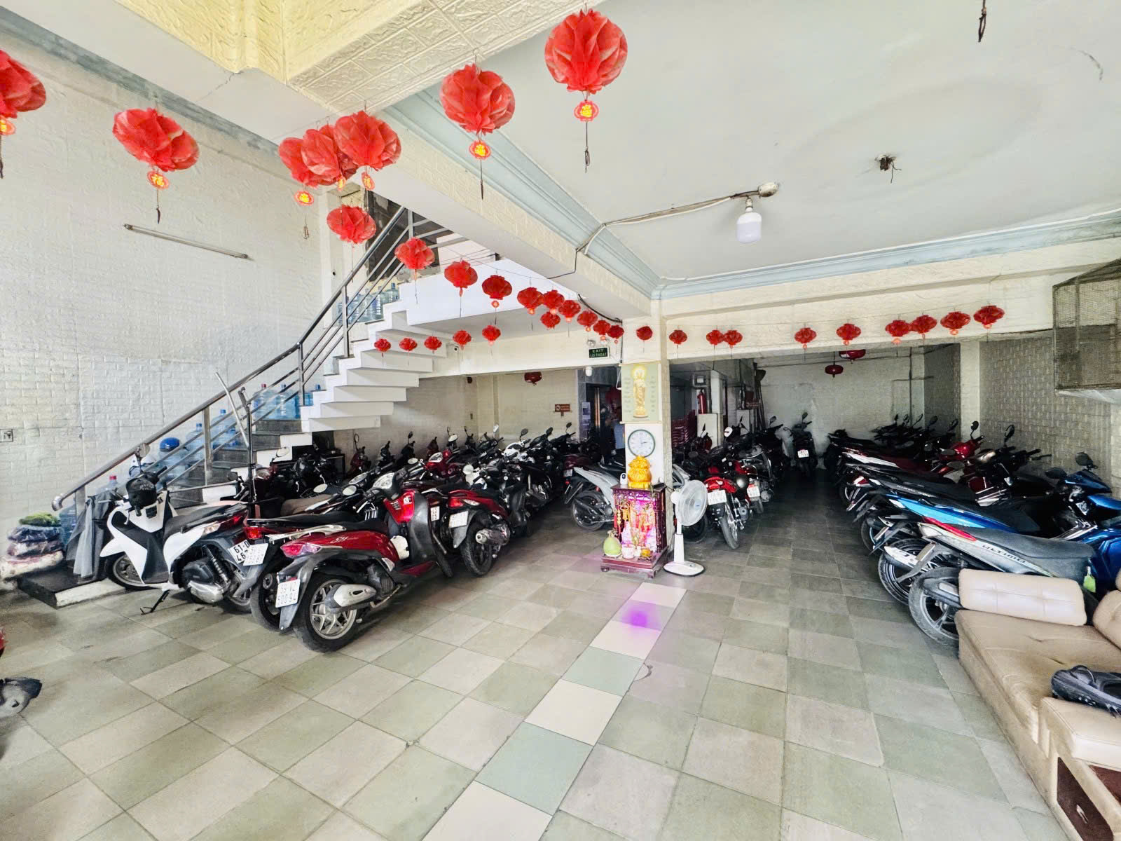 Toà nhà cho thuê siêu lợi nhuận. Mặt tiền thụt ngay ngã tư Trường Chinh và CMT8.